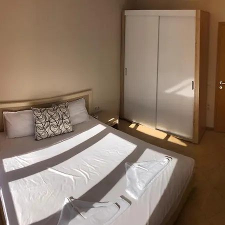 Royal Sun - Sunny Cove Slăntjev Brjag