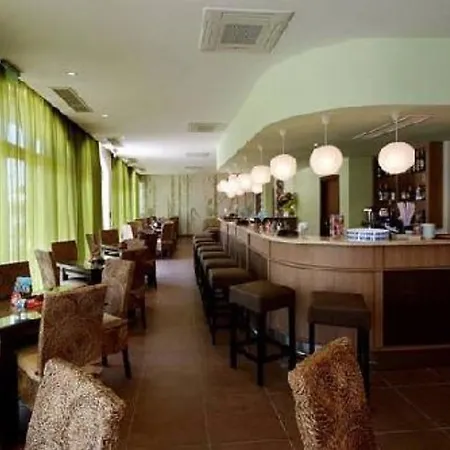 Royal Sun - Sunny Cove * Slăntjev Brjag