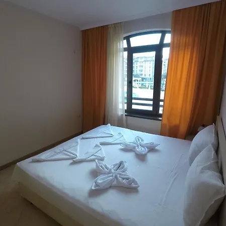 Royal Sun - Sunny Cove Slăntjev Brjag